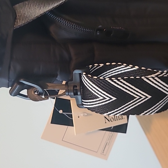 Stylish Black Crossbody Water Bottle Bag with Chevron Strap - Picture 4 of 7